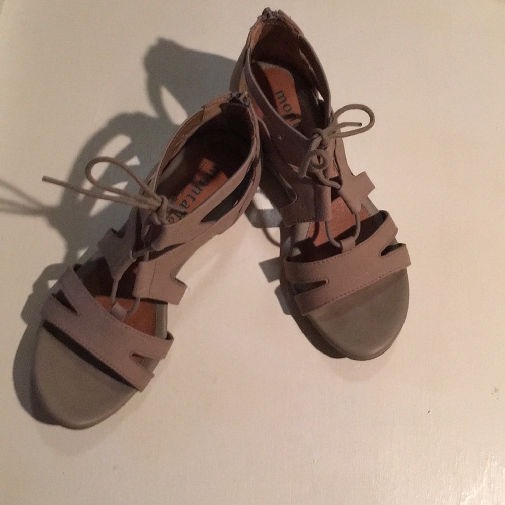 Taupe Montana lace up sandal with zipper